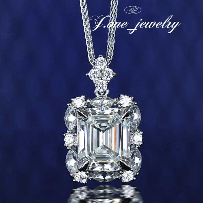 Kalung & Liontin Premium Emerald Cut 5crt G Colour