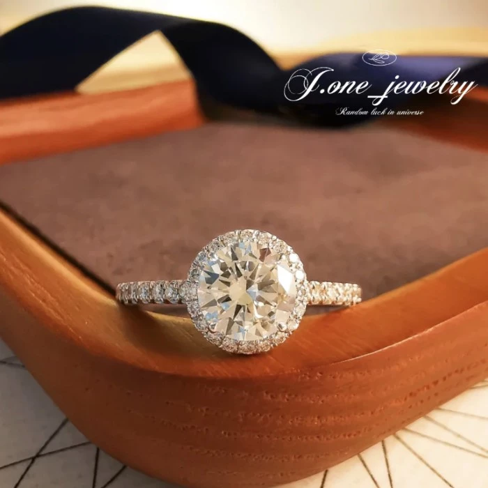 Cincin Premium Round Halo 1crt G Colour