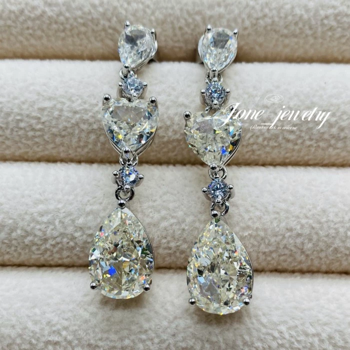 Anting Premium Pear, Heart, Pear Cut G Colour